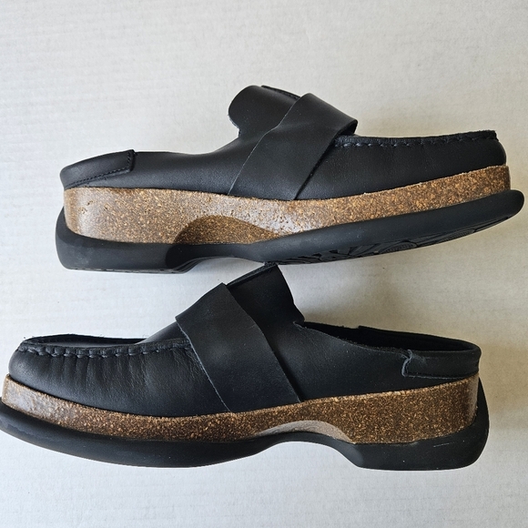 John Fluevog Black Leather Linn Peacemaker Mules - Picture 9 of 13